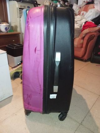 Maleta de viaje rosa y morada