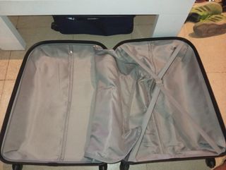 Maleta de viaje rosa y morada