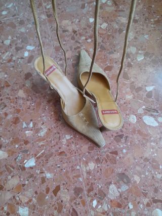 Zapatos de tacón Wonders beige mujer