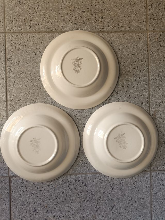 Antiguos platos Gil Vargas