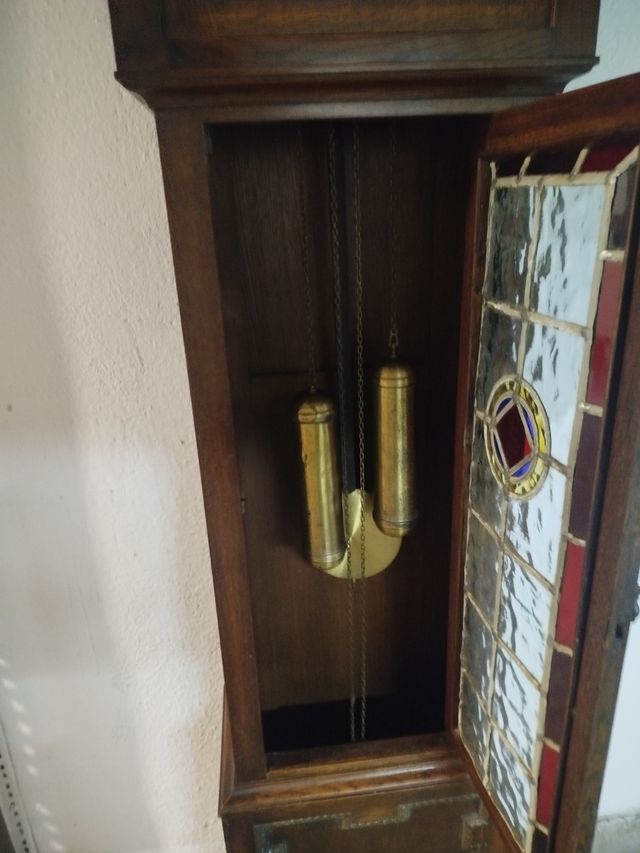 Reloj de pie antiguo de madera