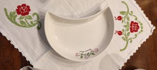 2 Piatti Mezzaluna Ceramica Fiori