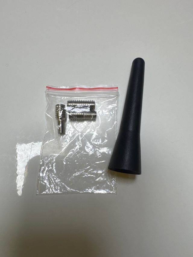 Antena Universal Coche Negra + Tornillos