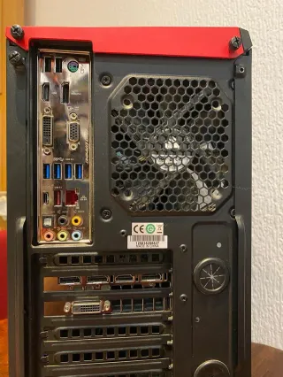 PC Gaming Corsair Negro/Rojo