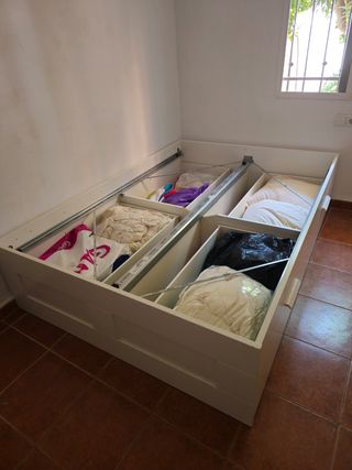 Estructura de cama con cajones