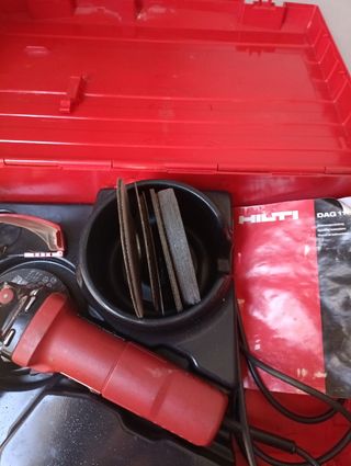 Radial HILTI DAG 115-S con discos y accesorios