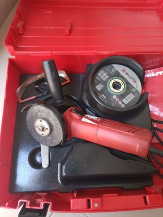 Radial HILTI DAG 115-S con discos y accesorios