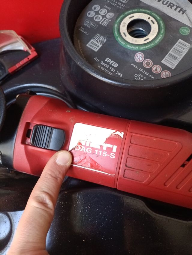 Radial HILTI DAG 115-S con discos y accesorios