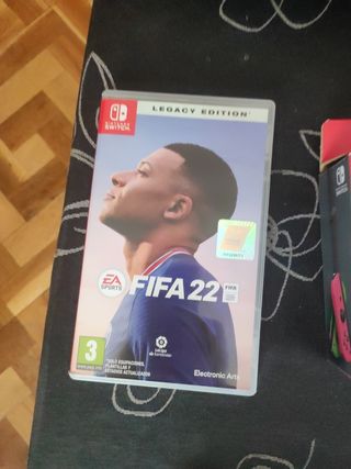 Nintendo Switch + FIFA 22 + Supermario Odyssey
