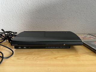 PS3 Super Slim 12GB + 450GB + + mando