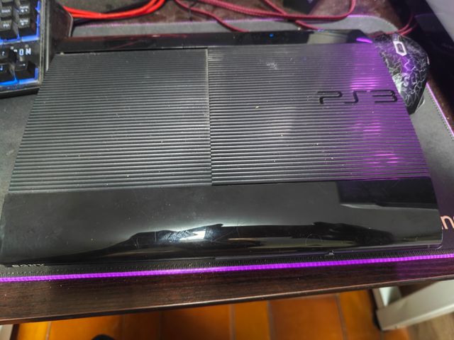 PS3 Super Slim + 2 mandos + Juegos ;)