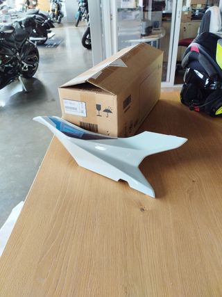 Tapa lateral BMW S1000XR 76817924512