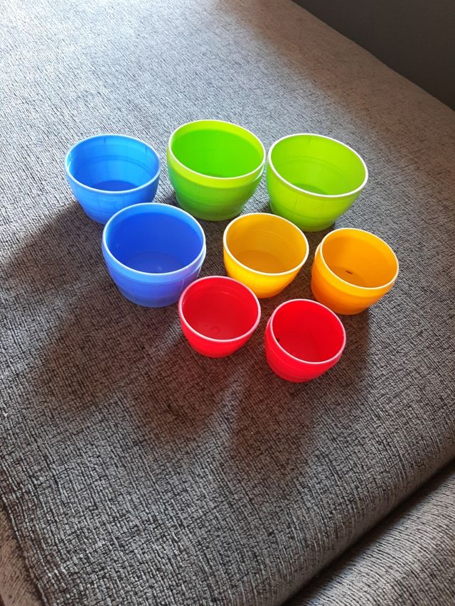 Barriles de colores para jugar