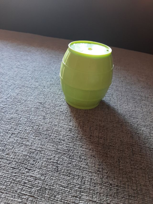 Barriles de colores para jugar