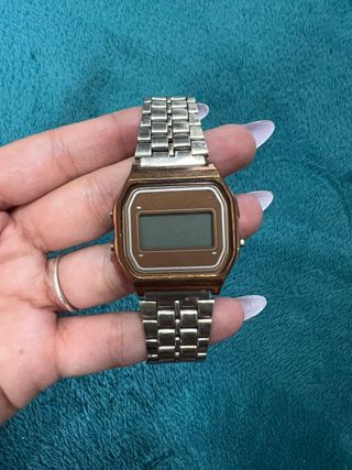 Reloj Digital Retro Unisex Correa Metálica