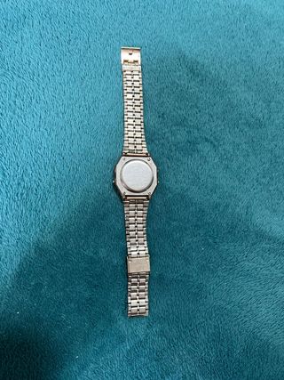 Reloj Digital Retro Unisex Correa Metálica