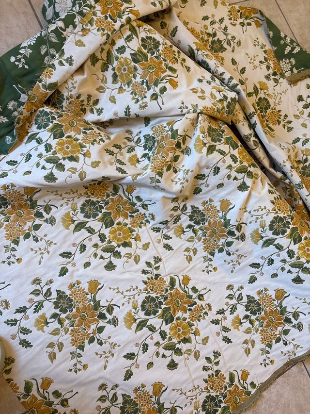 Tessuto broccato floreale verde e giallo