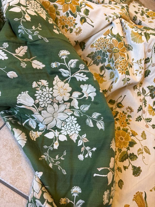 Tessuto broccato floreale verde e giallo