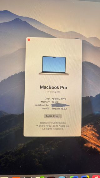 MacBook Pro M2 16 GB RAM Plata