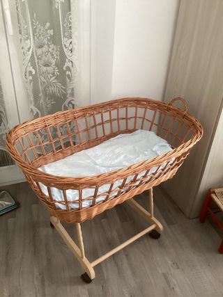 Culla in vimini con ruote