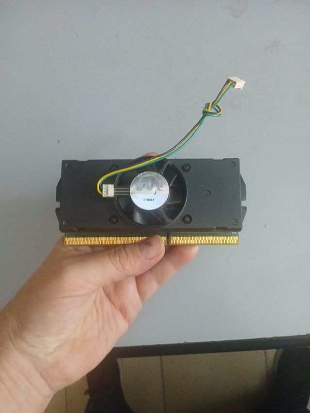 Processore Intel Pentium III con ventola