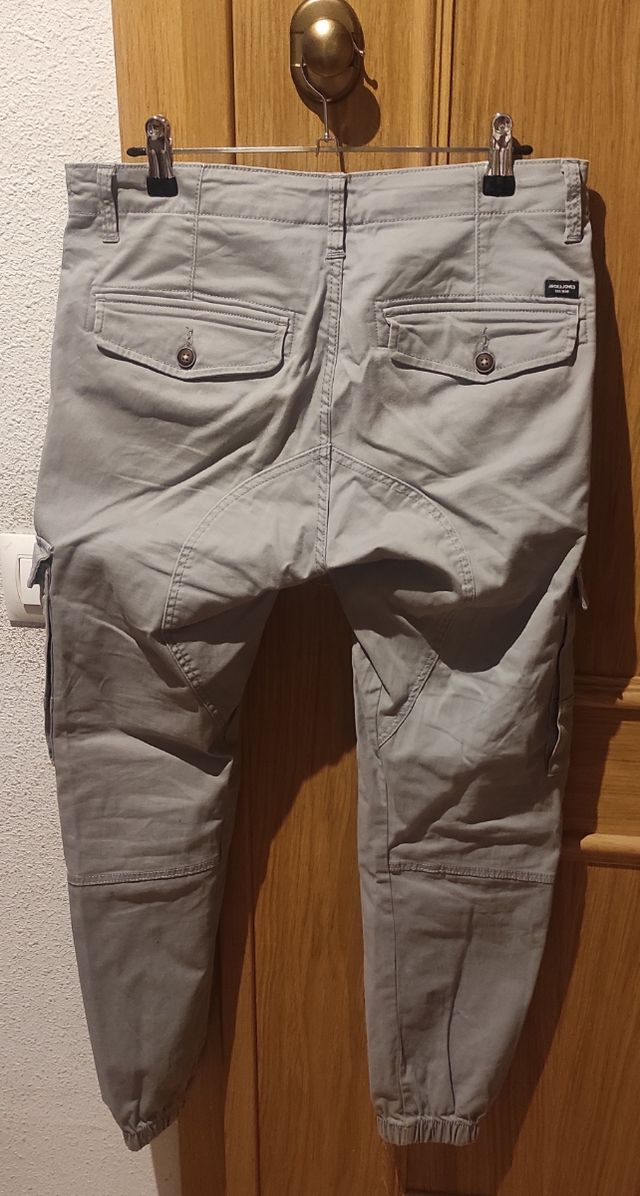 Pantalones cargo grises