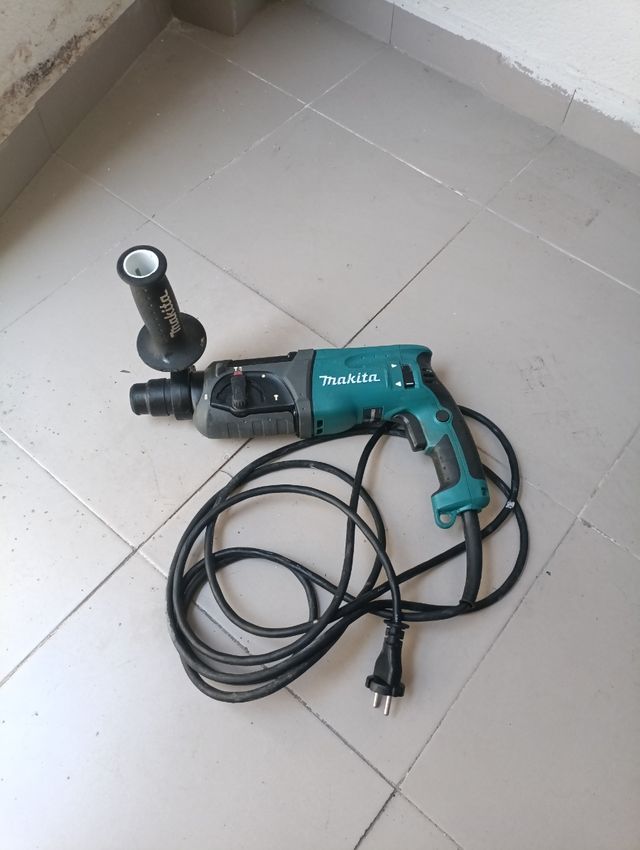 Taladro percutor Makita HR 2470
