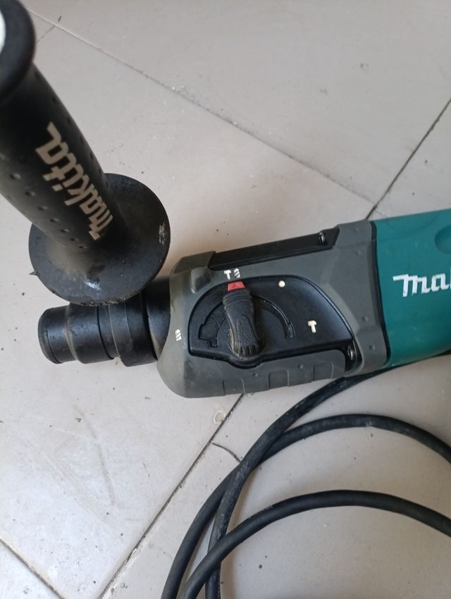 Taladro percutor Makita HR 2470