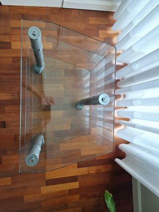 Mesa de cristal para TV con ruedas