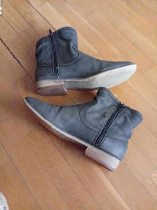 Botines grises para niña