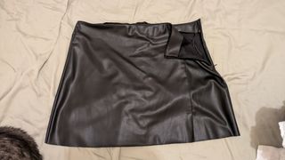 Falda efecto piel negra Primark