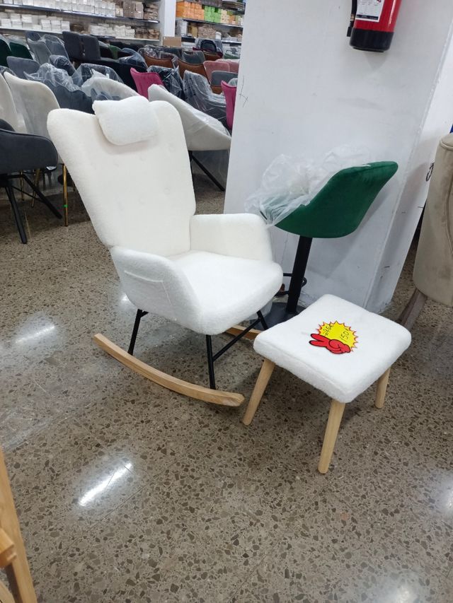 Sillón Mecedora Blanco con Reposapiés