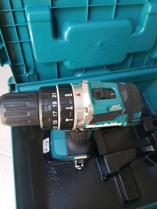 Taladro percutor Makita DHP 484