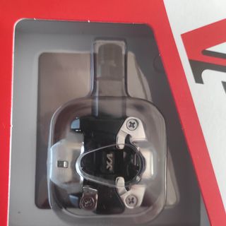Casco Specialized sin estrenar 

+ Pedales Sin est