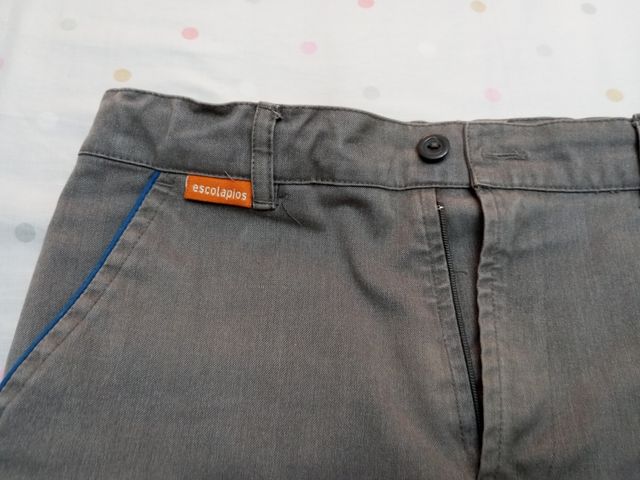 2 Pantalónes cortos/Bermuda Escolapios Talla 10