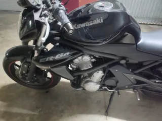 Kawasaki ER6N Moto