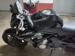 Kawasaki ER6N Moto