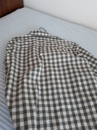 Camisa a cuadros caqui y blanca