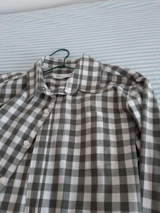 Camisa a cuadros caqui y blanca