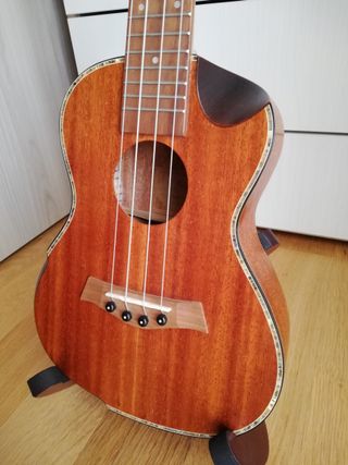 Ukulele concerto 23 pollici con accessori