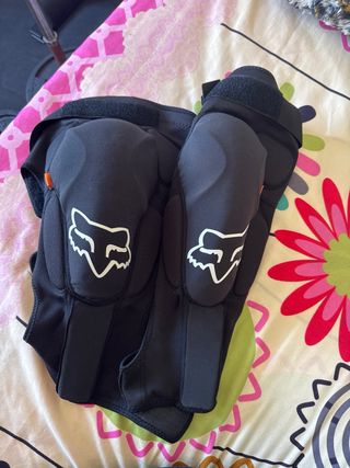 Rodilleras Fox Launch D30 Black talla M