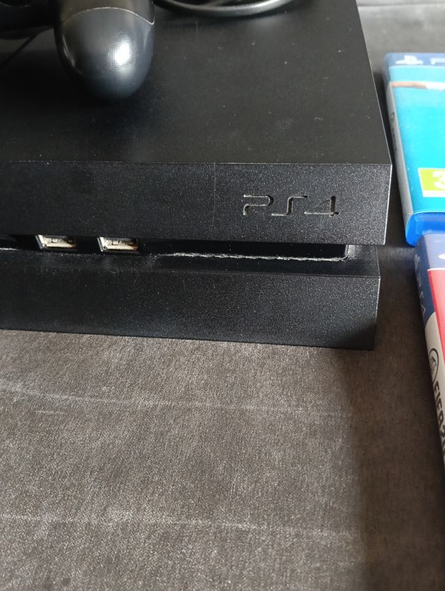 PS4 (PlayStation 4) Negra + FIFA 19 y 20