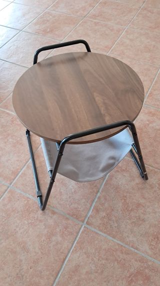 Mesa auxiliar revistero