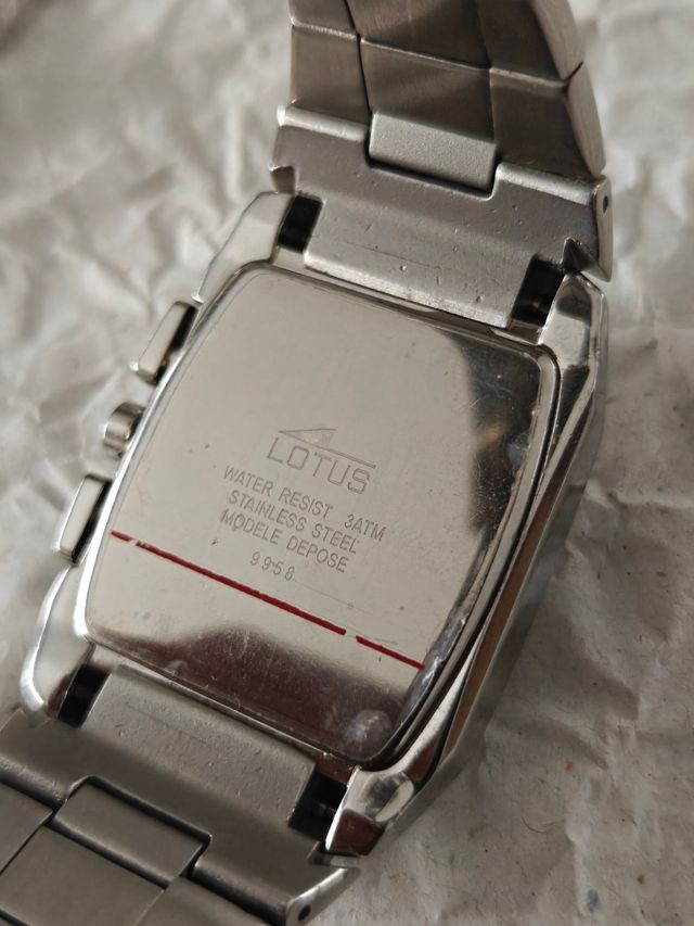 Reloj Lotus