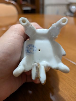 Statuina in ceramica dipinta a mano