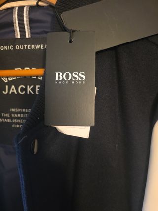Chaqueta Bomber BOSS Negra con Mangas Beige