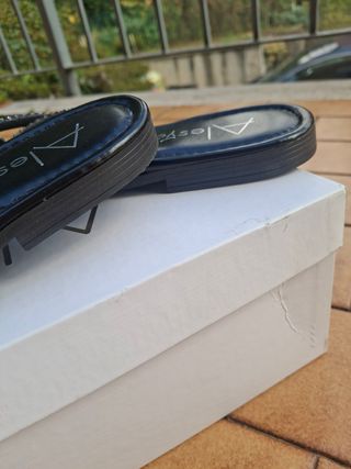 Ciabatte eleganti nere Alesya con brillantini