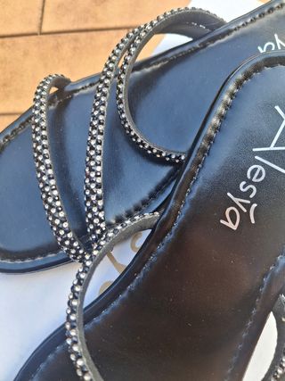 Ciabatte eleganti nere Alesya con brillantini