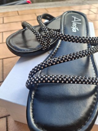 Ciabatte eleganti nere Alesya con brillantini