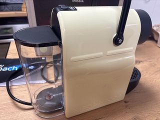 Cafetera Nespresso Inissia DeLonghi Beige